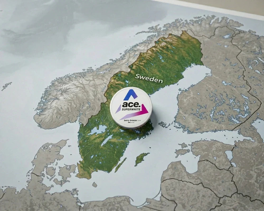 Hartă de relief a Scandinaviei cu o cutie de punga de nicotina Superwhite as repozitonata pe Suedia